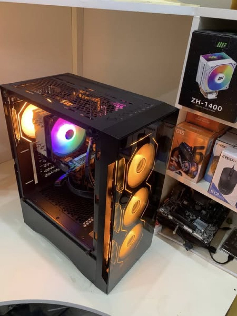 Desktop Clone  CPU i3 8100 - RAM  8GB - SSD  256GB - HDD  500GB