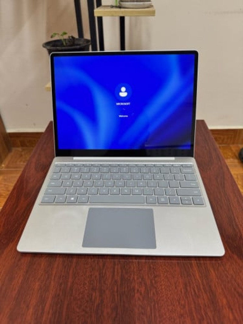 𝐌𝐢𝐜𝐫𝐨𝐬𝐨𝐟𝐭 S𝐮𝐫𝐟𝐚𝐜𝐞 Laptop Go | 12.4"