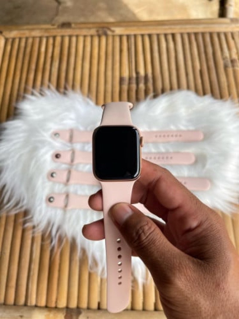 ⌚️iWatch gold S5 40mm 99.99% ស្អាតសឹងគ្មានកន្លែងទាស់ 🤩❤️