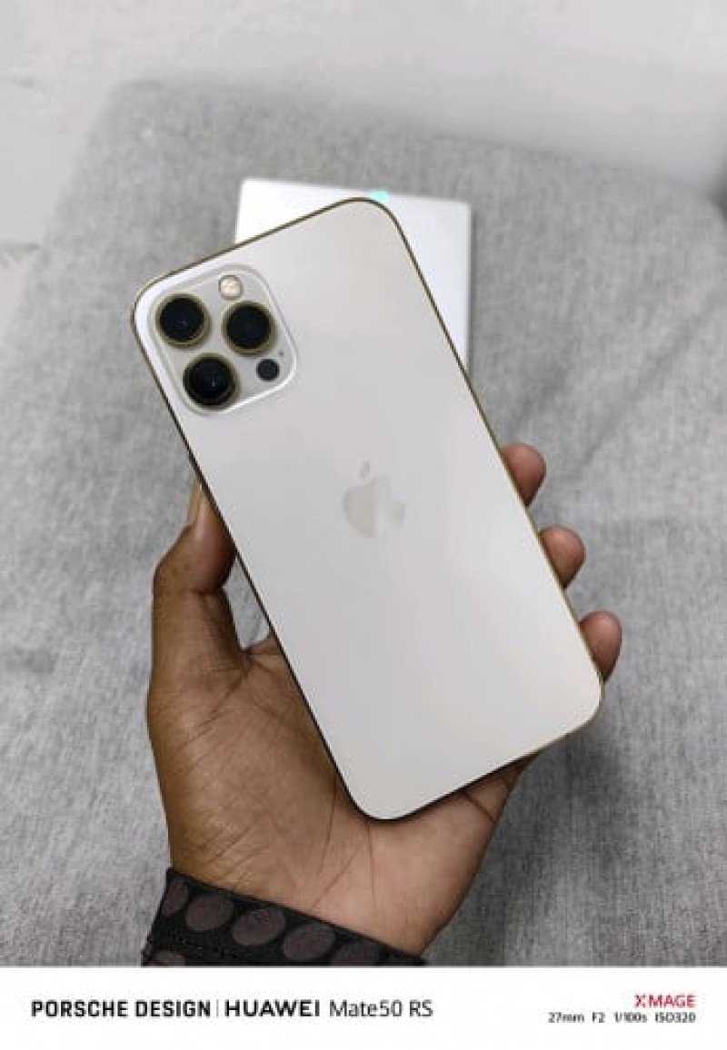 iPhone 12 Pro Max  256GB អេក្រង់ដាន់តិច ប្រើបាន