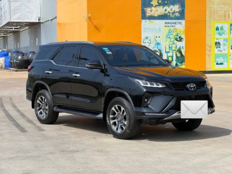 Toyota Fortunner Legender2022 ប្រេីបាន25000គីឡូ