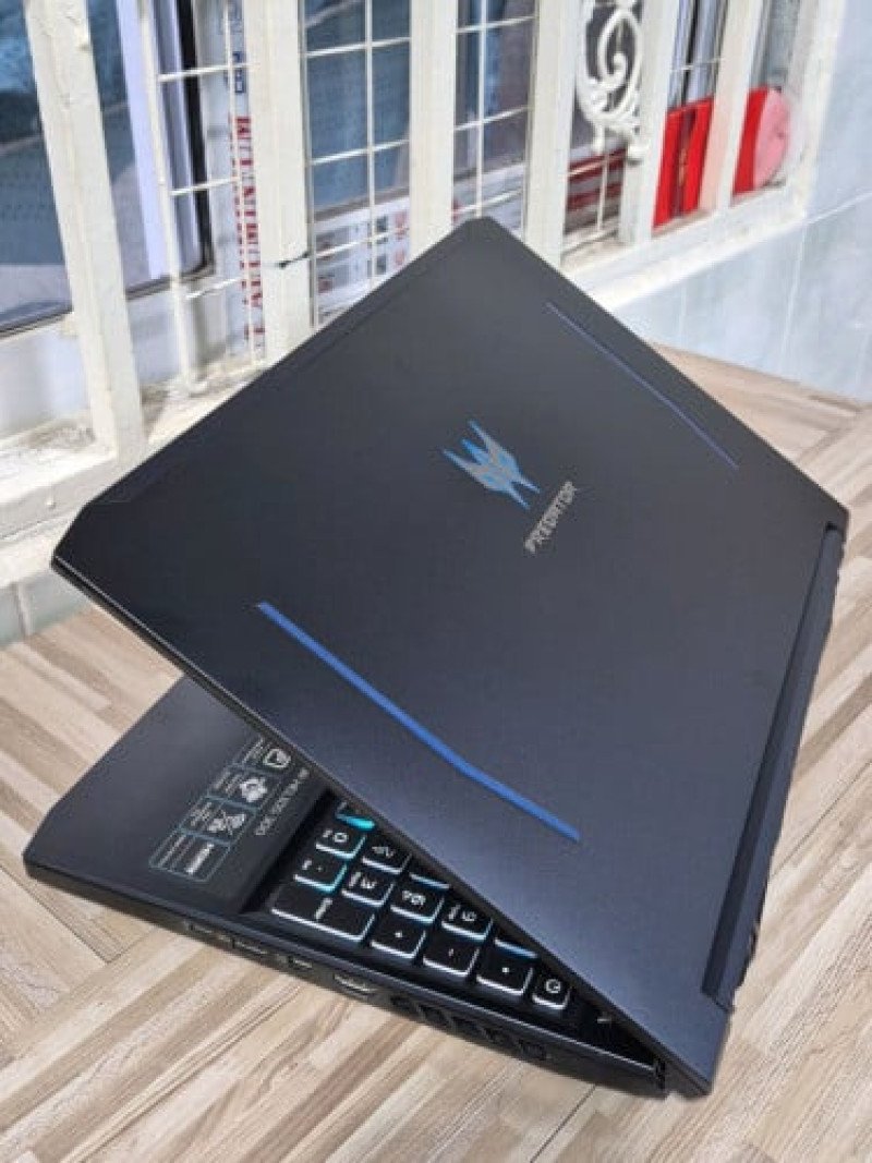 ACER Predator Helios PH-315 52 CPU: Core i7 9th gen (12CPUs)