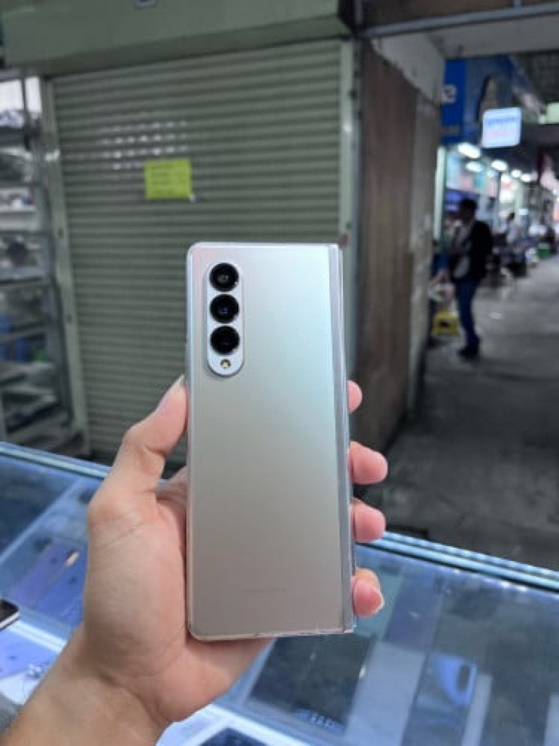Samsung ZFold3 256G Ram12G Sim2  ខូចខាងក្នុងខាងក្រៅឆ្នូត