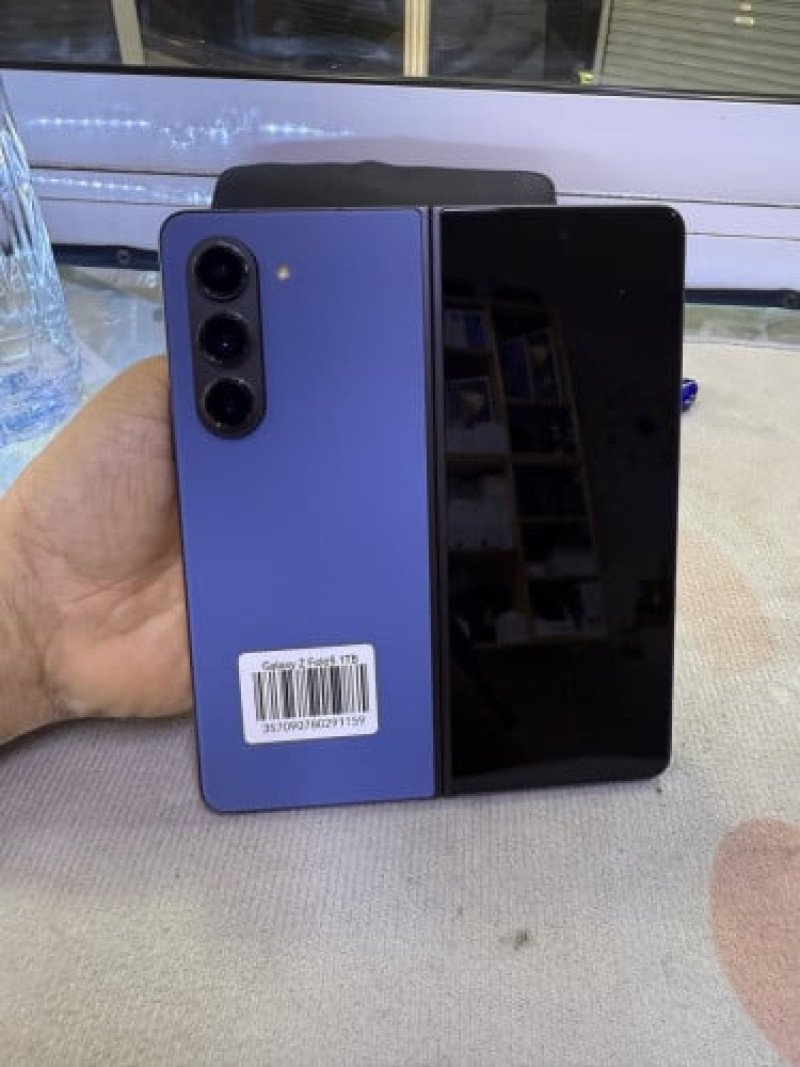 Samsung fold5 Storage 256G  ក្រុមហ៊ុនsim2  ស្អាត99.99%