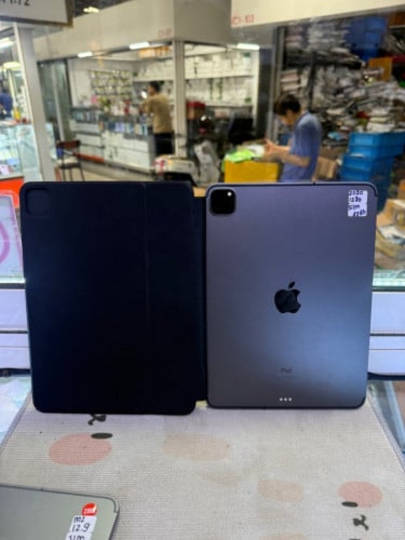 iPad 11Ah  Model 2020 Sim&wifi  Storage 128G  ស្អាត99.99%
