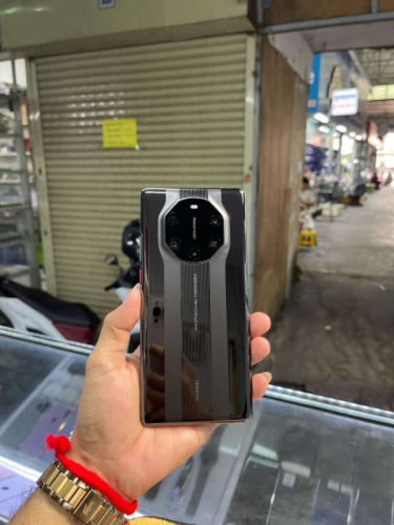 Huawei Mate40 Porsche Design  ម៉ាសុីនសានុំស្រុីន ស្ទើរតួរតិចៗ