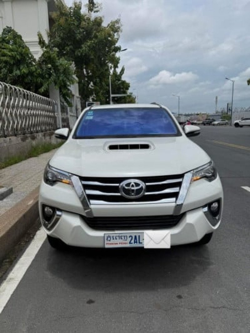 Toyota Fortuner ស៊េរីឆ្នាំ 2017 ម្ចាស់ដេីមប្រេីបាន47000គីឡូ