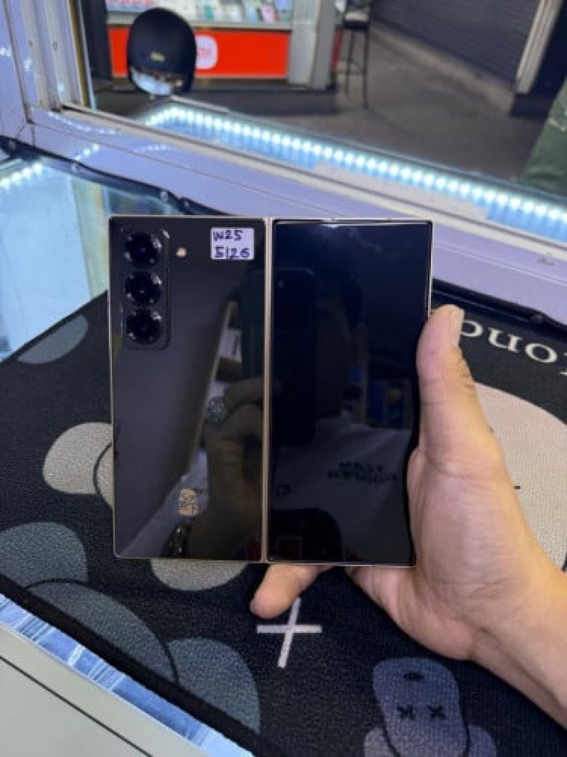 Samsung W25  edition gold  Storage 512G